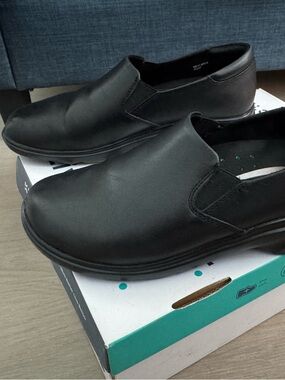 Klogs Women's Black Slip-On Leather Loafers